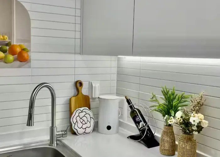 Jay House Near Cheonho Subway Line 5, 8 Apartment