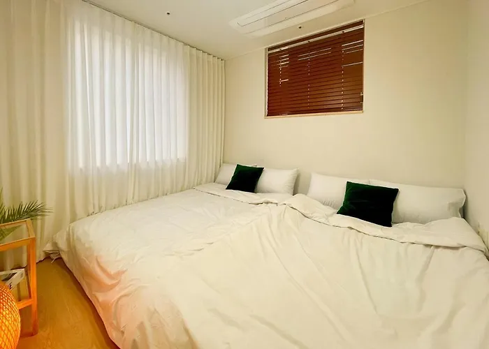 Jay House Near Cheonho Subway Line 5, 8 Apartment Seoul
