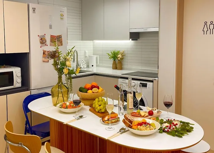 Apartment Jay House Near Cheonho Subway Line 5, 8