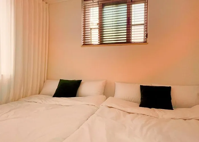 Apartment Jay House Near Cheonho Subway Line 5, 8